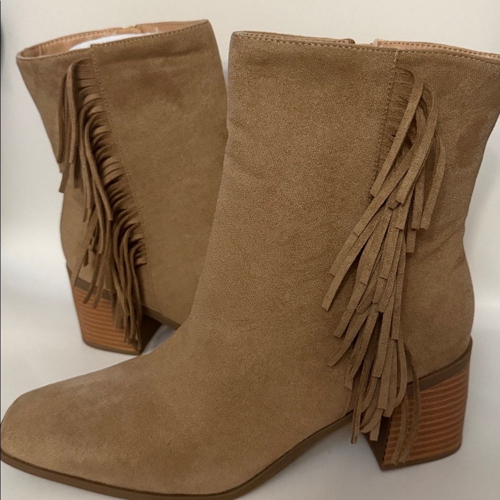 Journee Chic Tan Suede Fringe Boots Journee Comfort Sole
Size 12 - Picture 2 of 8